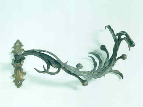 braccio portalampada con placca a muro - braccio fitomorfo di Rizzarda Carlo (primo quarto sec. XX)