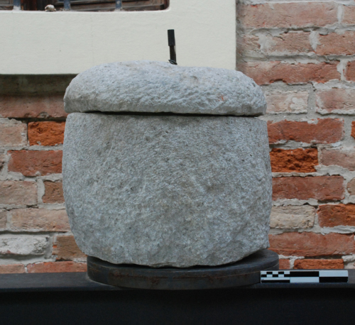 urna, cilindrica - ambito culturale romano/ età imperiale/ produzione locale (secc. I-II d.C.)
