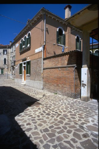 casa in linea con cortile (, Istituto Autonomo Case Popolari) - Venezia (VE) 