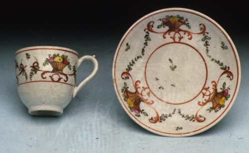 decoro floreale (TAZZA - tazzina a campana con piattino, opera isolata) - manifattura Antonibon (post 1790 - ante 1800)