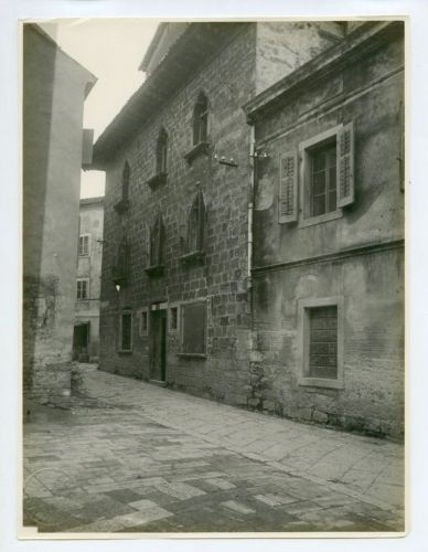 Palazzi - Facciate - <Vodnjan> - 1923 (positivo) di Opiglia, Pietro (attr.) (primo quarto XX)
