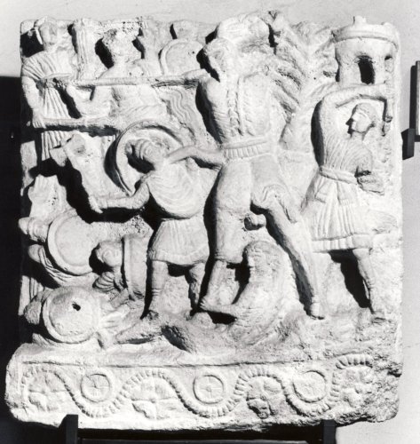 Centauromachia (urna/ fronte, urna cineraria a cassetta) - ambito culturale etrusco, produzione di Perugia (seconda metà sec. II d.C.)