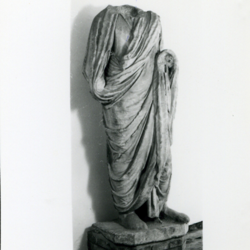 togato (statua) - ambito romano/ produzione greca (prima metà epoca romana/ sec. II d.C.)