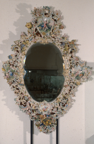 motivi arcadici e floreali  (SPECCHIERA FONDOSALA - grande specchiera ovale, opera isolata) - manifattura Antonibon (ca. 1880 - ca. 1880)