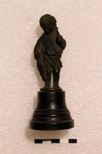 fanciullo con pesci (statuetta/bronzetto) - produzione di ambito italico (epoca post romana)