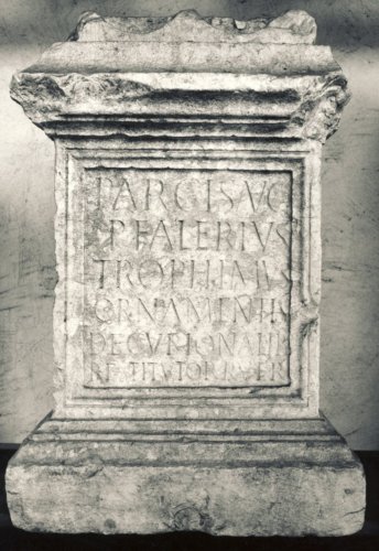ara votiva, ara pseudopulvinata con iscrizione votiva - ambito culturale romano, produzione veronese (sec. I d.C.)