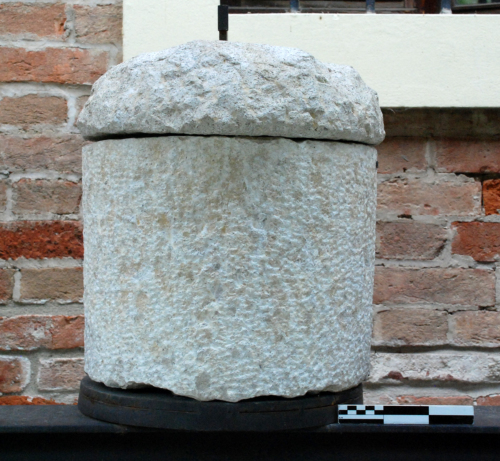 urna, cilindrica - ambito culturale romano/ età imperiale/ produzione locale (secc. I-II d.C.)