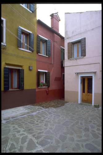 casa in linea  - Venezia (VE)  <br>Condizioni d'uso: <a class='link-esterno' href='https://docs.italia.it/italia/icdp/icdp-pnd-circolazione-riuso-docs/it/v1.0-giugno-2022/testo-etichetta-BCS.html' target='_bcs'>Beni Culturali Standard (BCS)</a>