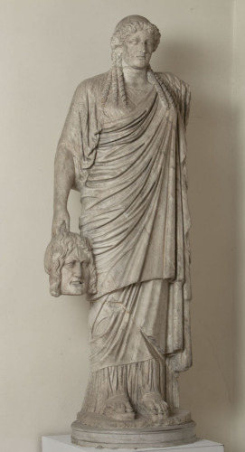 Cariatide (Melpomene) (statua femminile, statua femminile di Cariatide) - periodo romano/ età imperiale/ epoca adrianea/ arte colta di gusto arcaizzante (sec. II d.C.)