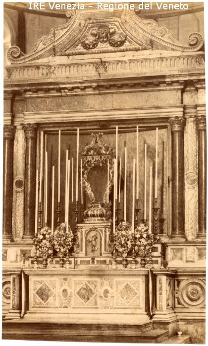 Interni: altare (positivo) di Brusa, Giovanni Battista (fine 19)