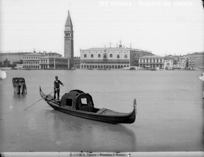 Venezia, bacino di San Marco, gondola con felze  di Filippi, Tomaso (XIX)
