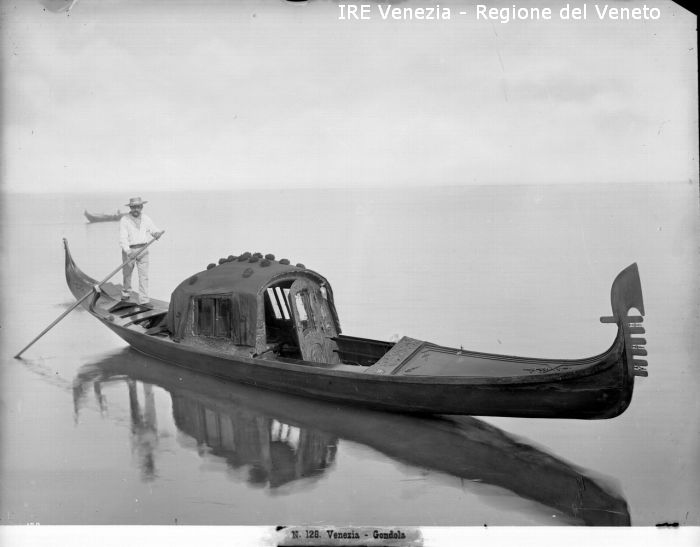 Venezia, gondola in laguna  di Filippi, Tomaso (XIX)
