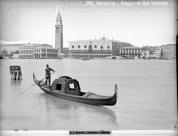 Venezia, bacino di San Marco, gondola con felze  di Filippi, Tomaso (XIX)
