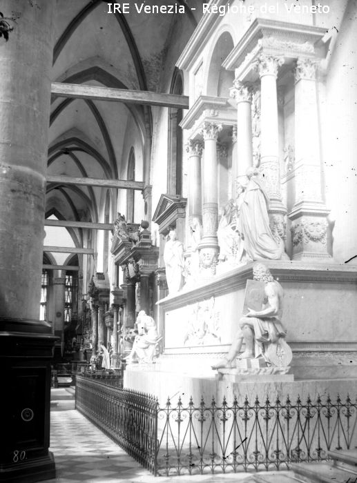 Venezia, chiesa dei Frari, monumento a Tiziano  di Filippi, Tomaso (XIX)