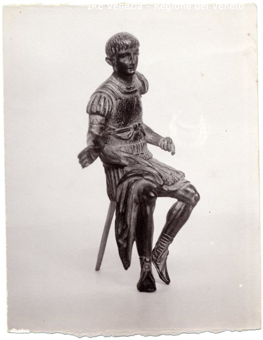"Statuetta in bronzo, guerriero seduto, in tre punti", n. 1468 (positivo) di Filippi, Tomaso (primo quarto 20)