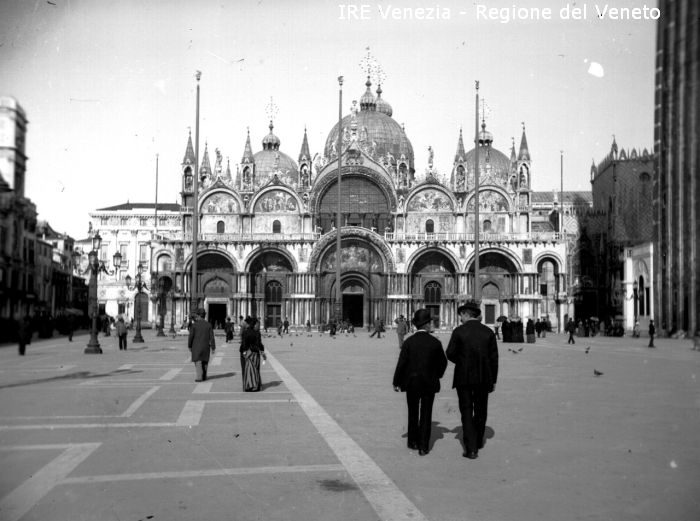 Venezia, piazza San Marco verso la Basilica  di Filippi, Tomaso (fine XIX)
