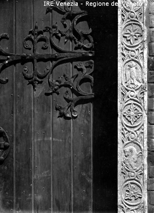 Venezia, casa Ing. Alessandri, particolare della porta  di Filippi, Tomaso (XX)