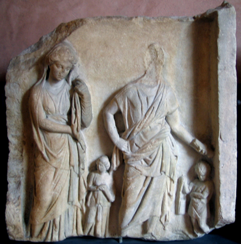 coppia di coniugi stanti, in posizione frontale, con due inservienti (stele, lastra rettangolare con rilievo funerario) - Ambito culturale greco, microasiatico (prima metà sec. II a.C.)