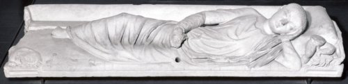 defunto recumbente (coperchio di sarcofago, coperchio a kline) - ambito culturale romano (sec. III d. C.)