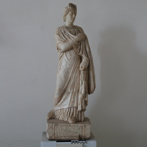 ritratto (statua femminile) - ambito romano (epoca romana/ sec. II d.C.)