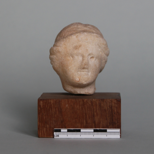 Piccola scultura votiva (testa femminile) - ambito culturale greco (età ellenistica/ secc. I a.C. - I d.C.)