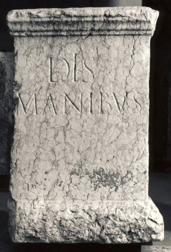 ara funeraria, ara parallelepipeda con iscrizione funeraria - ambito culturale romano, produzione veronese (sec. I d.C.)