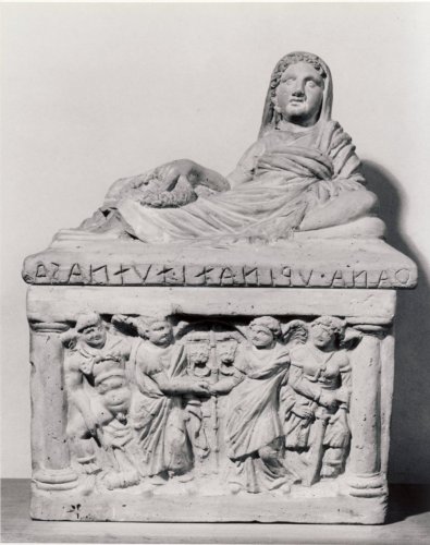 congedo di due personaggi (urna, urna cineraria a cassetta apoda con coperchio) - ambito culturale etrusco, produzione di Chiusi (seconda metà sec. II a.C.)